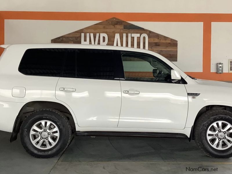 Toyota Land Cruiser 200 V8 VX A/T in Namibia