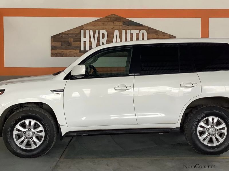 Toyota Land Cruiser 200 V8 VX A/T in Namibia