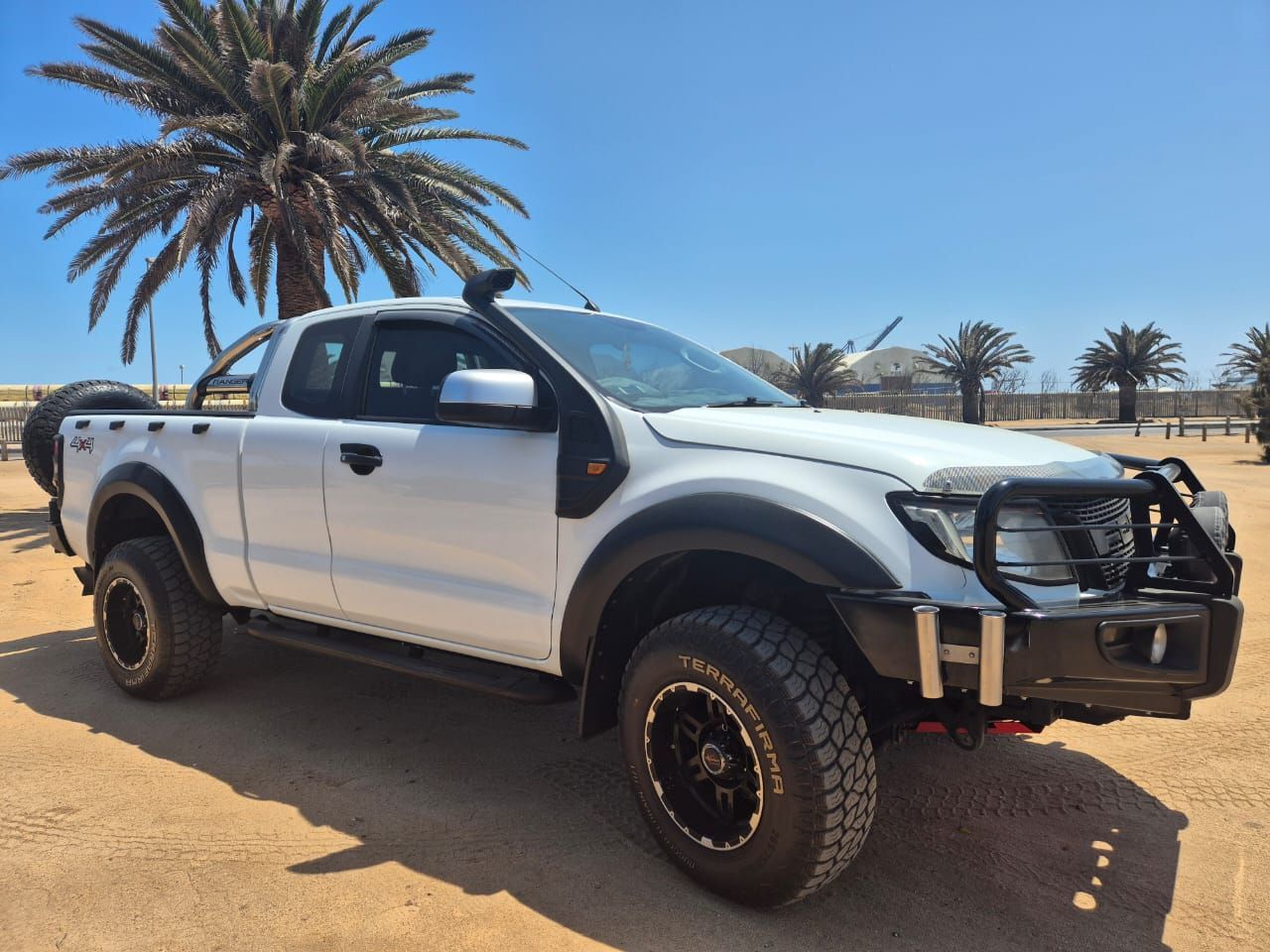 Ford Ranger 3.2TDci XLS Clubcab A/t 4x4 in Namibia