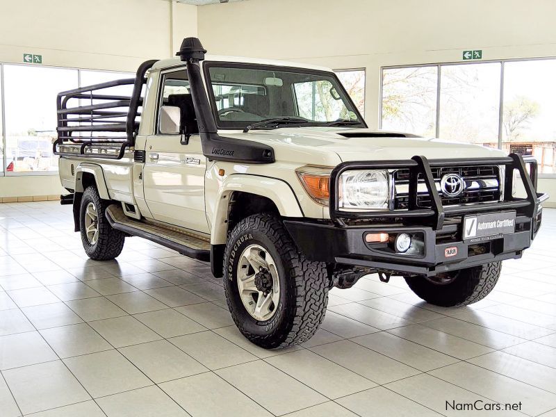 Toyota Land Cruiser V8 in Namibia