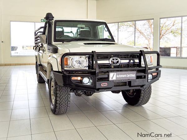 Toyota Land Cruiser V8 in Namibia