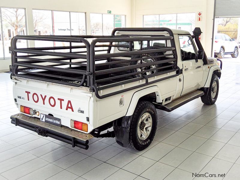 Toyota Land Cruiser V8 in Namibia