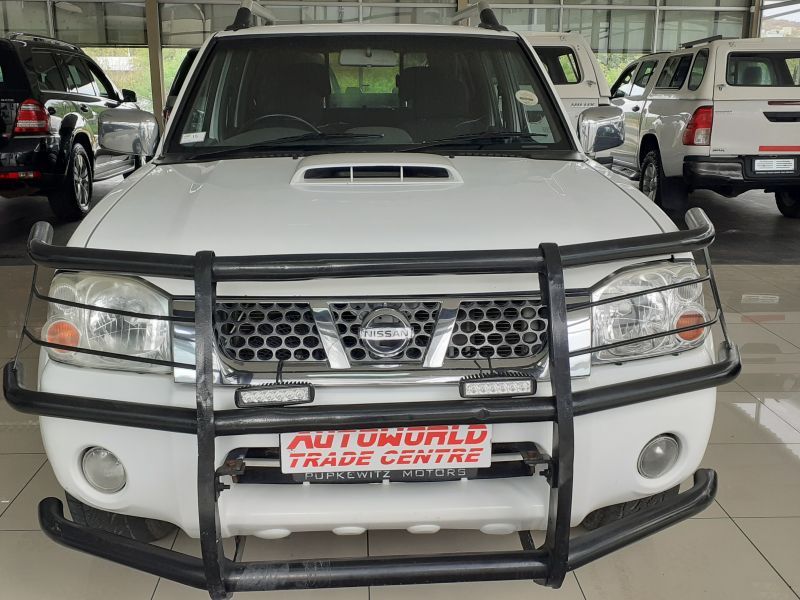 Nissan Np300 2.5Tdi D/C 4x4 in Namibia