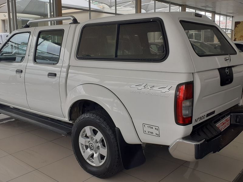 Nissan Np300 2.5Tdi D/C 4x4 in Namibia