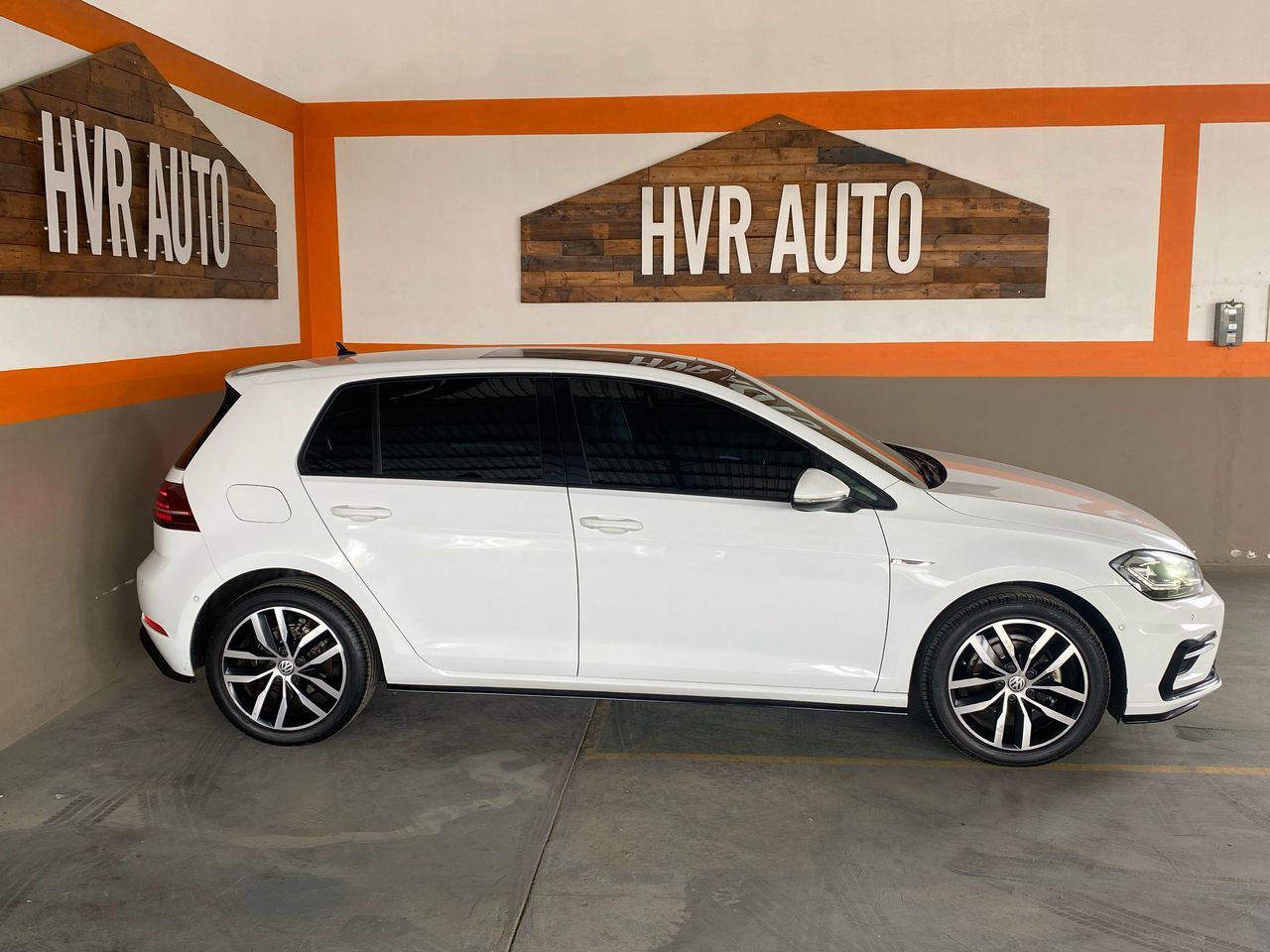 Volkswagen Golf 7.5 Tsi R-Line in Namibia