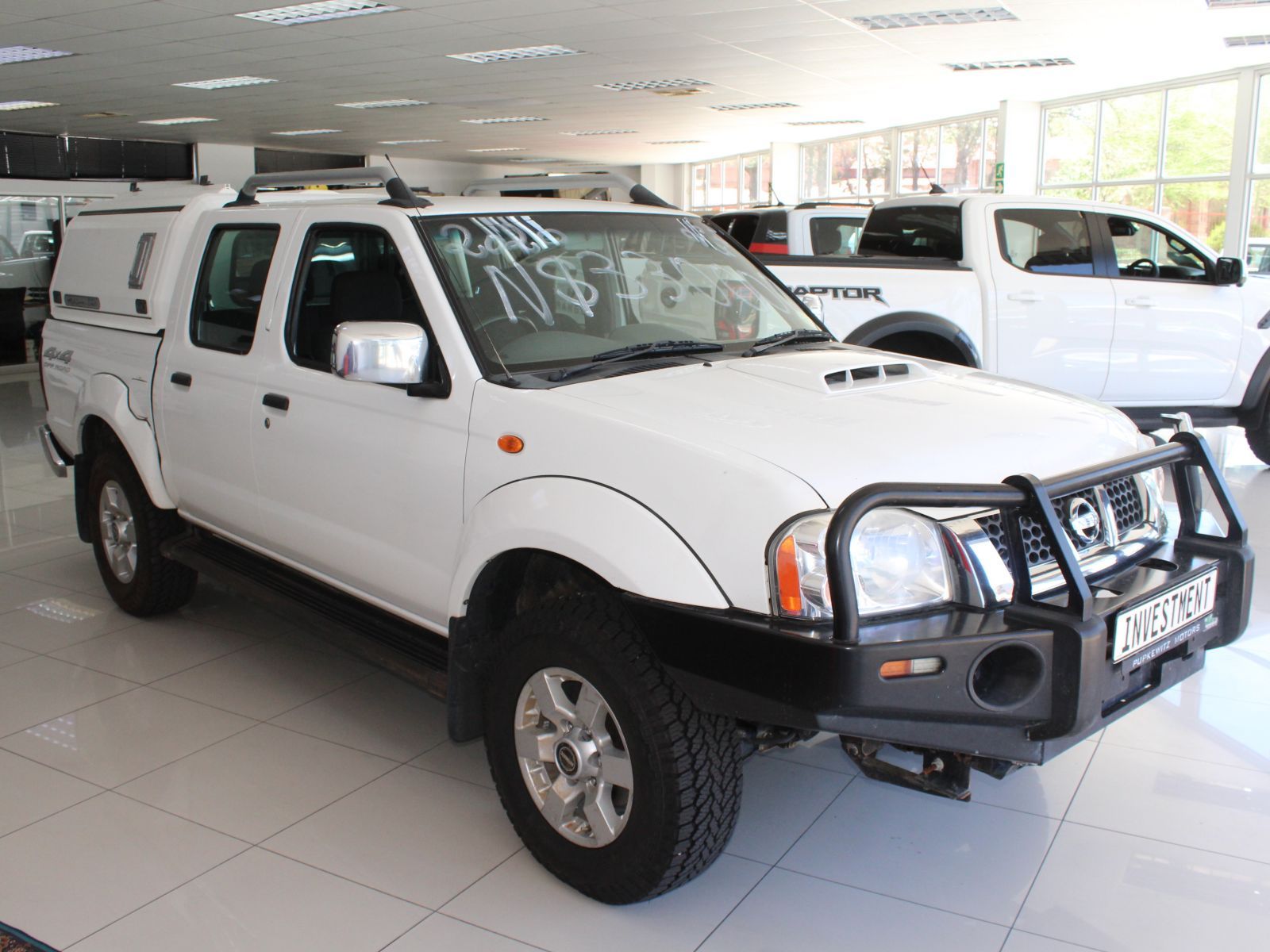 Nissan NP300 2.5 TDI D cab 4x4 in Namibia