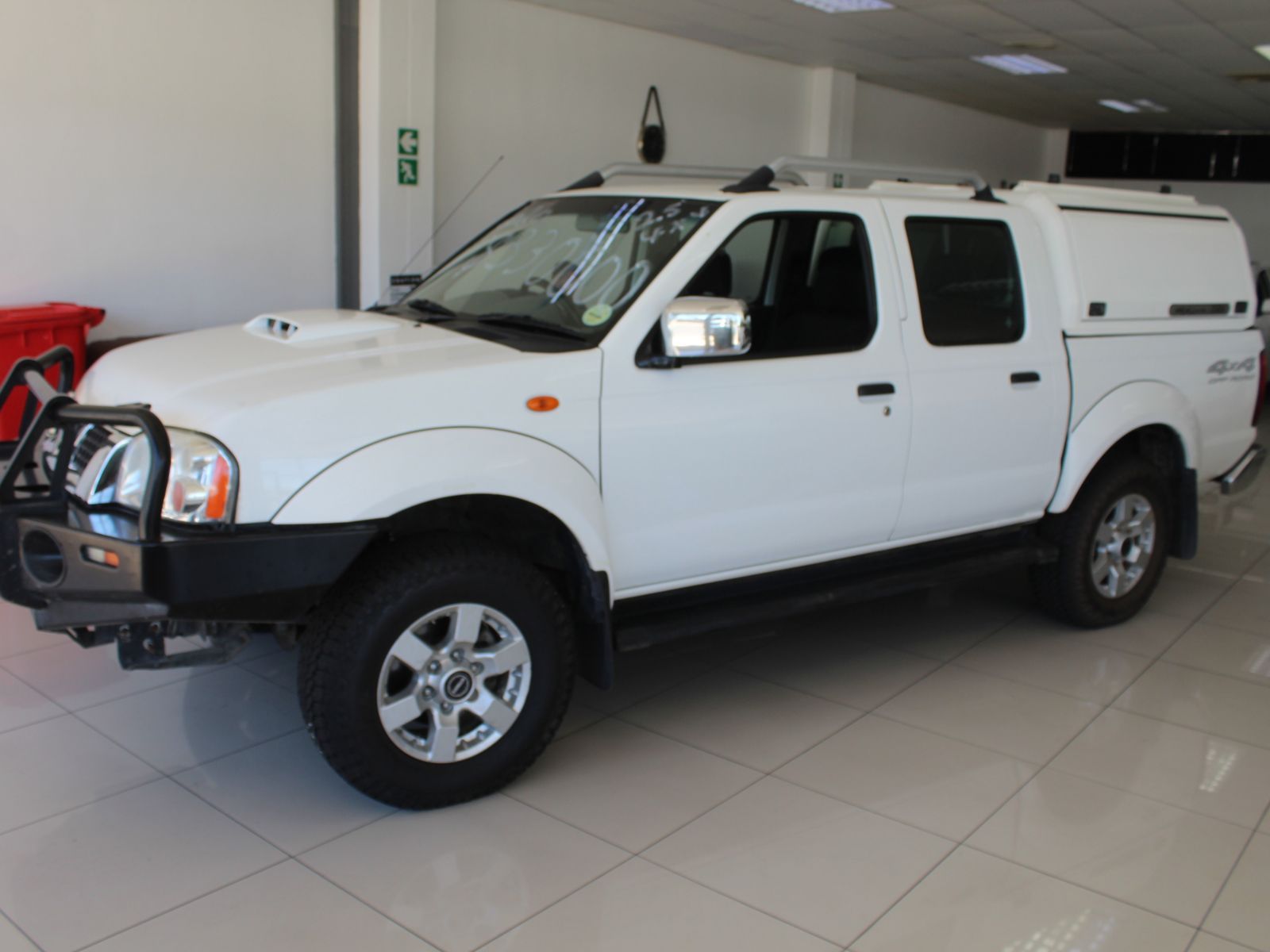 Nissan NP300 2.5 TDI D cab 4x4 in Namibia