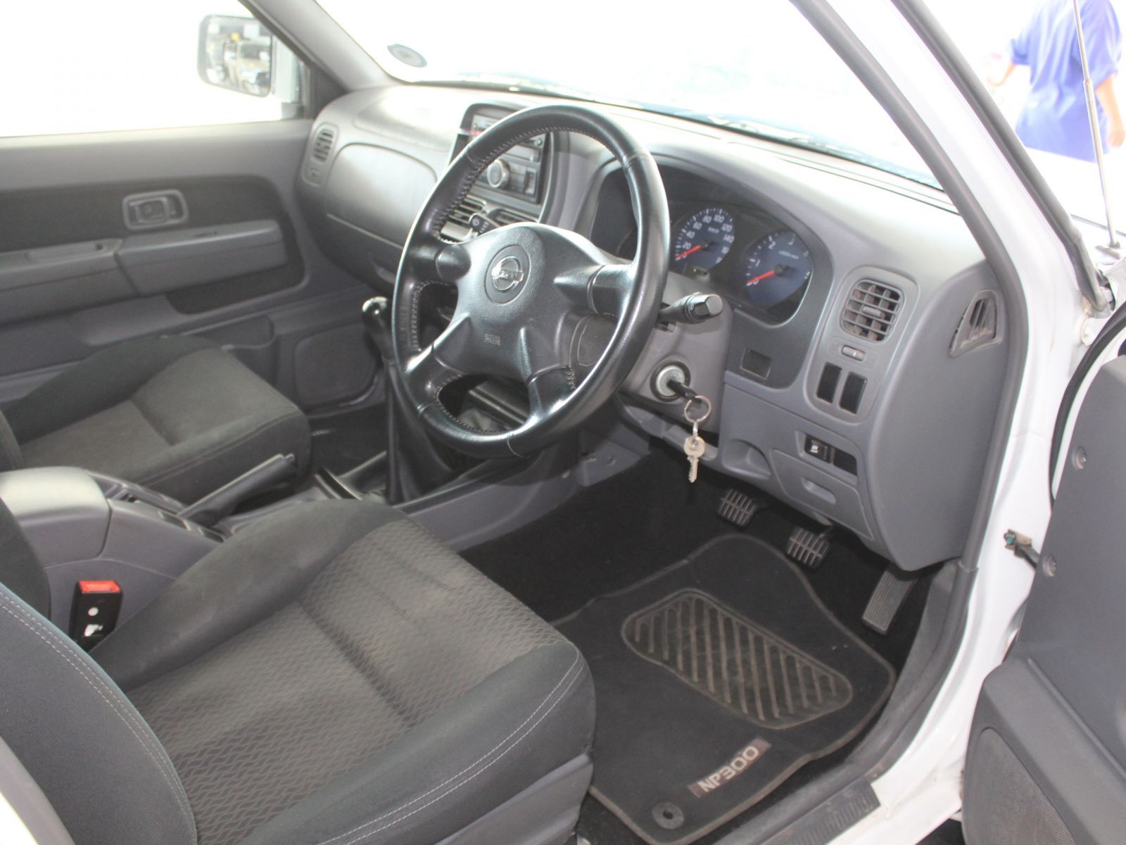 Nissan Np300 DCab 4x4 2.5 TDI in Namibia